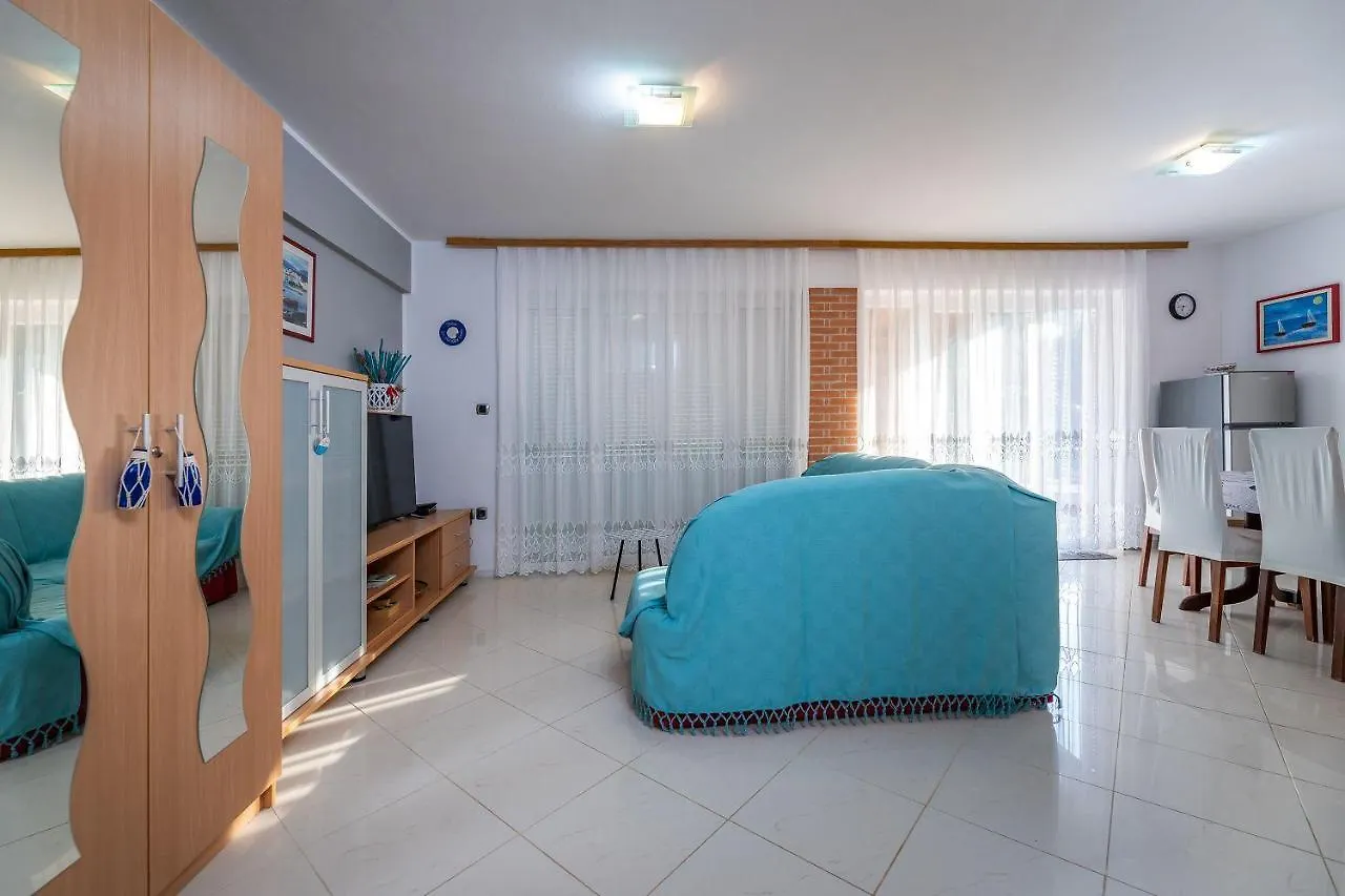 Apartment 400 Meter Zum Bekannten Strand Baska